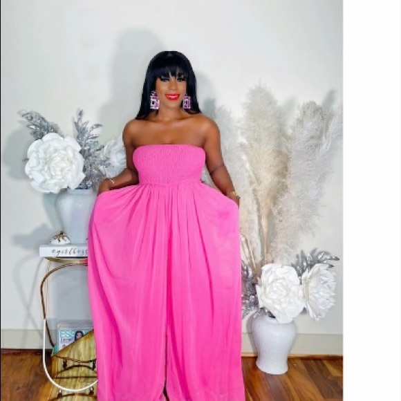 Pants - Beautiful pink lined Flare Smocked Tube Wide Legged Jumpsuit.Sz M. NWT. 🔥💕